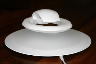 Illustration for article titled Is this hovering computer mouse real or fake?
